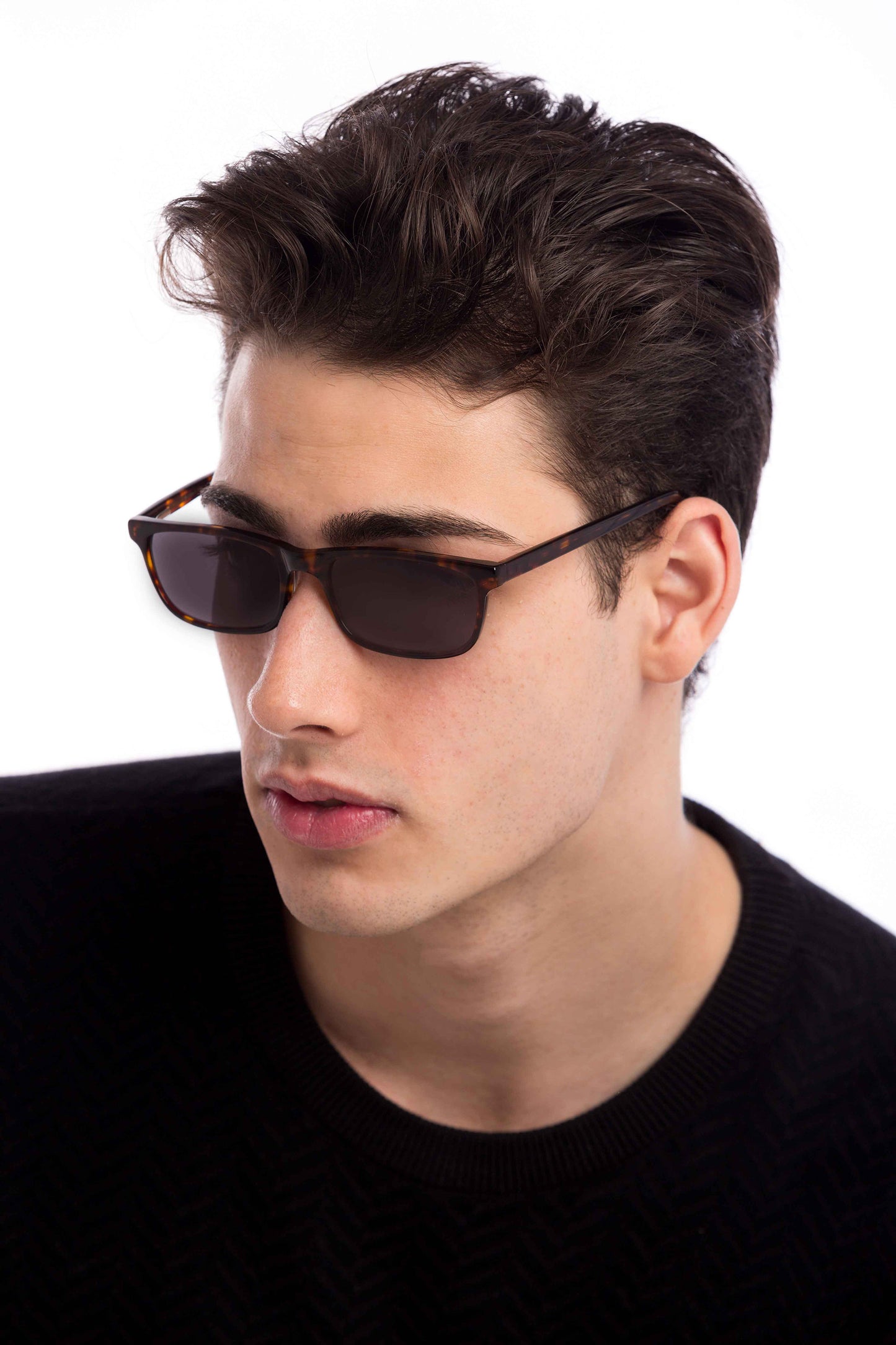 Man Wearing Tortoise Shell Sunglasses (Grey)